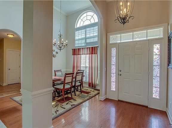 3rd image of 3737 Henricks Hill Dr