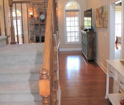 4th image of 10220 Ivy Hollow Dr