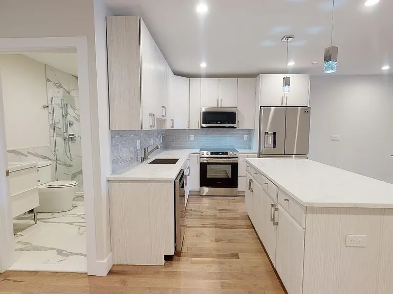 662 N 15th St #1 — Photo 9