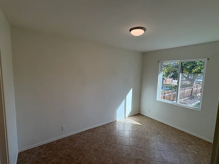 W El Roblar Dr — Photo 6