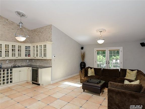 3rd image of 270 Vista Dr