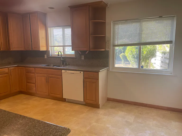 2420 Lexington Way — Photo 6