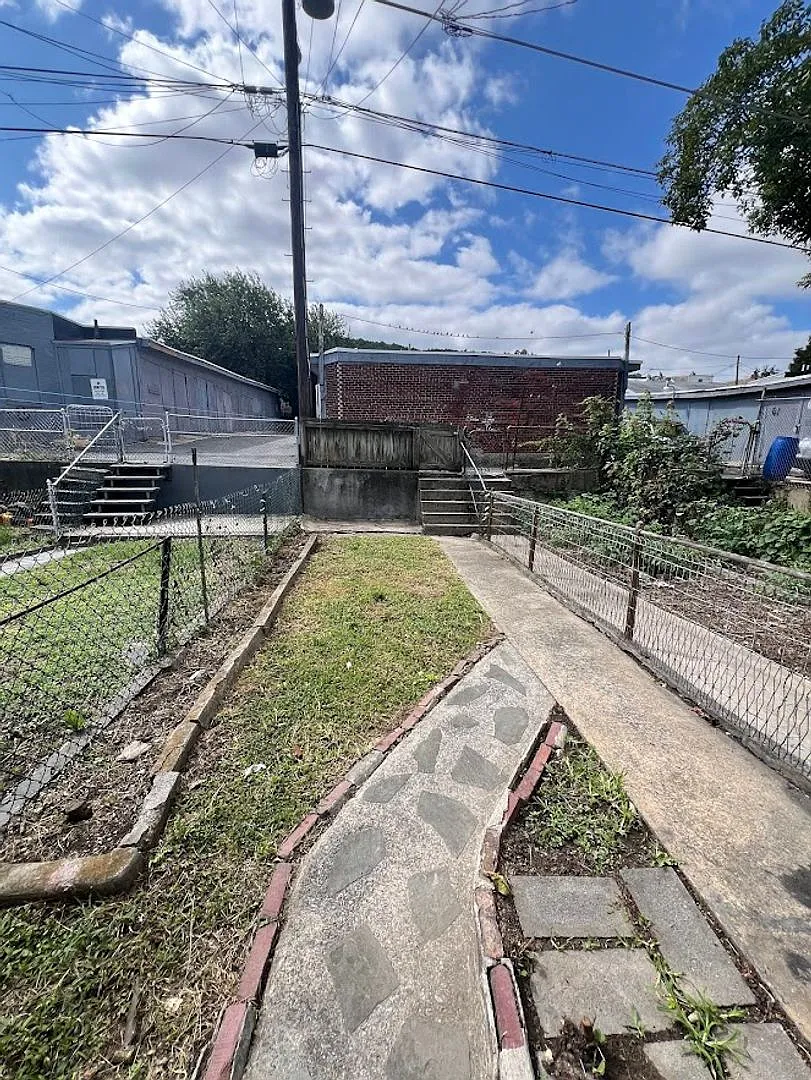Single Family Home — Photo 4