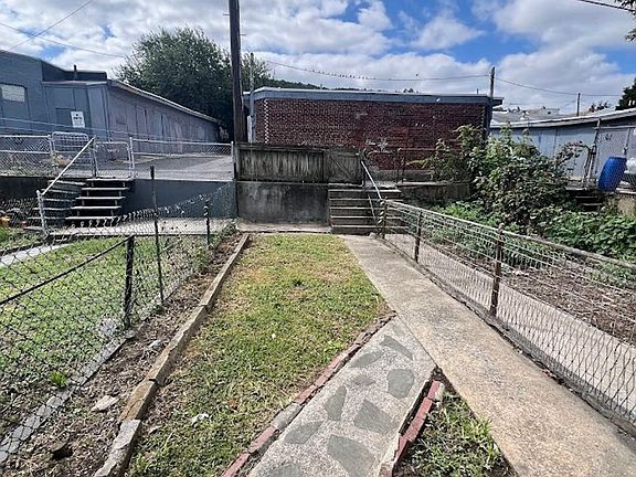 4th image of 1266 Muhlenberg St