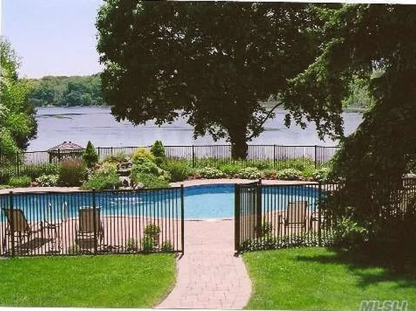 57 Dyke Rd, Setauket, NY 11733
