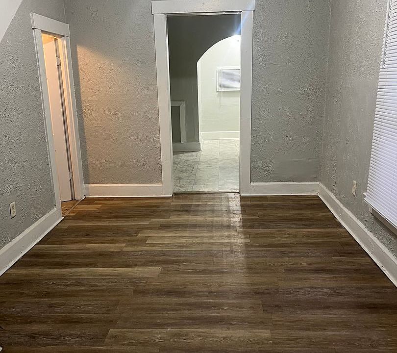 1st image of 1527 Villa Ave