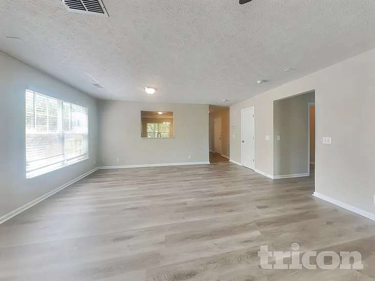 4480 Frost St — Photo 3