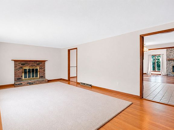 5th image of 264 Greystone Ave