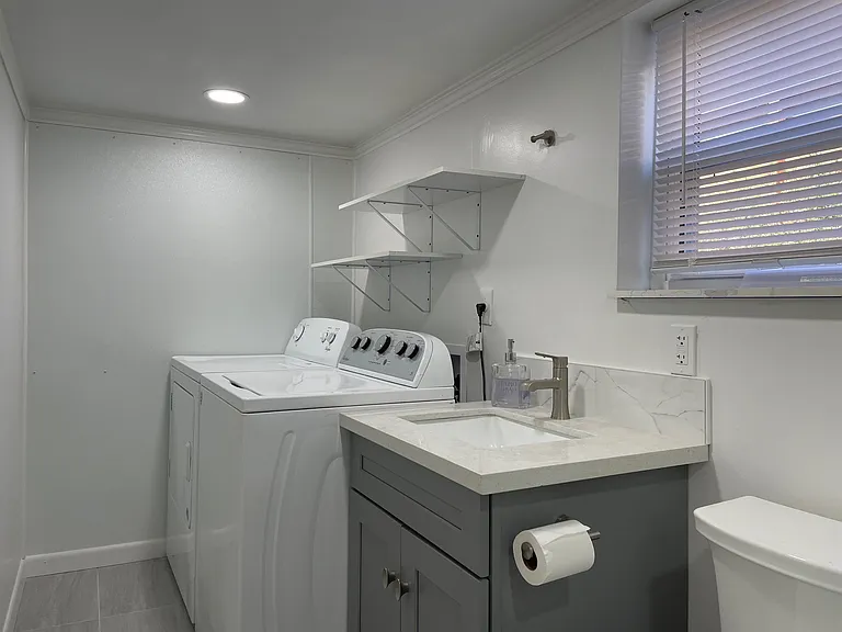 NE Grand Ave — Photo 14