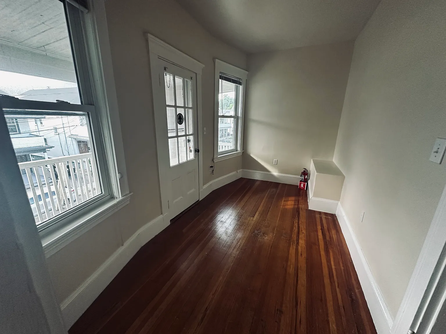 6 bed, 9999 sqft, $7,000 — Photo 3