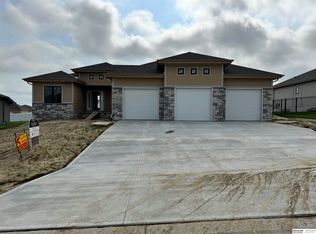 11609 S 116th St, Papillion, NE 68046