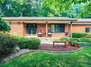 344 Shagbark Dr, Rochester Hills, MI 48309