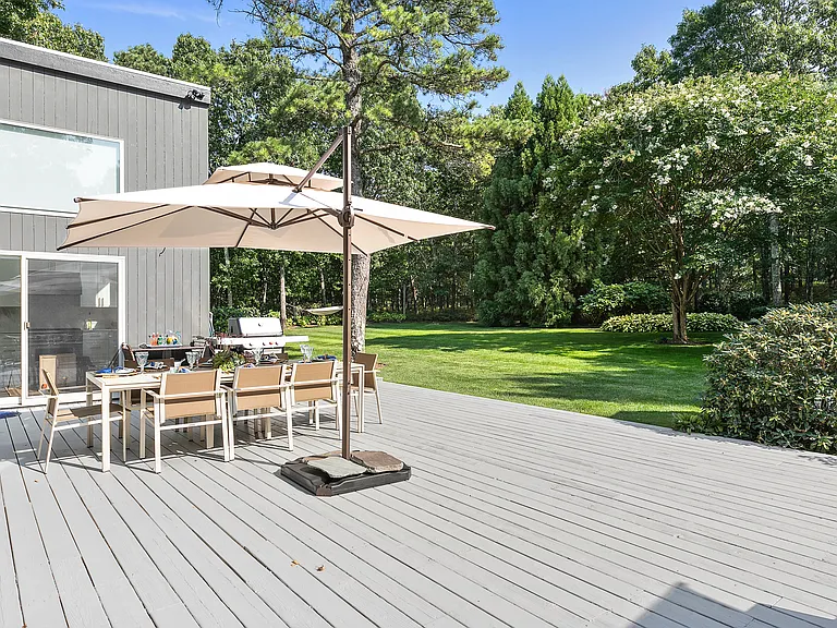 570 Sag Harbor Tpke — Photo 34