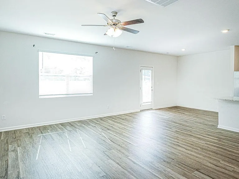 121 Maple Spring Trl — Photo 6