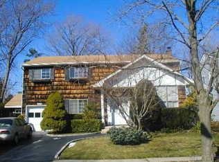 480 Matthew St, Oceanside, NY 11572