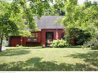 33 Shelter Cove Rd, Milford, CT 06460