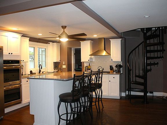 3rd image of 10 Maple Ave