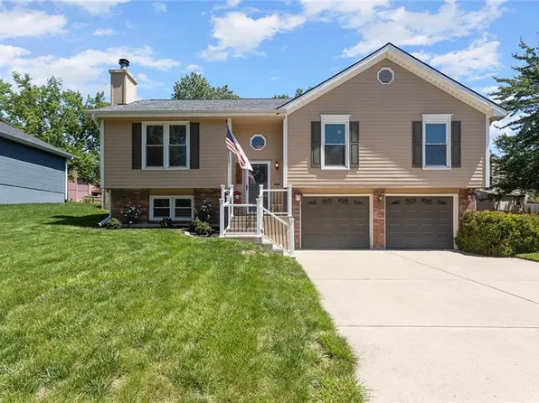 7210 NE 70th St, Kansas City, MO 64119