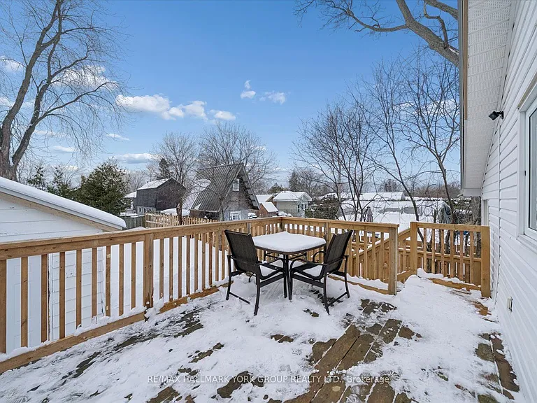 27008 Kennedy Rd #UPPER — Photo 20