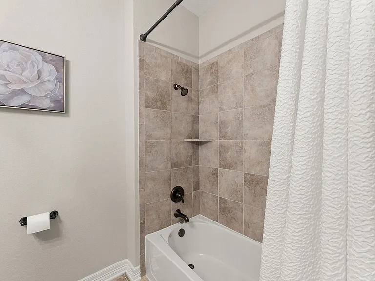 319 Lombardia Dr #21B — Photo 22