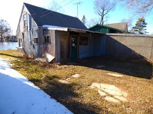 4042 Cobblestone Ct, Beaverton, MI 48612