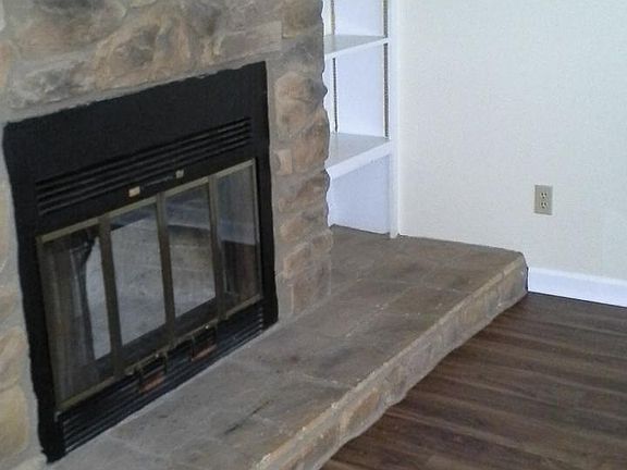 3rd image of 1587 Pleasant Valley Ct APT A