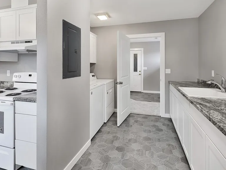 521 Main Pl — Photo 9