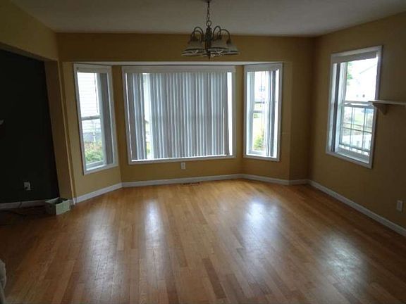 5th image of 1559 Helmo Ave N