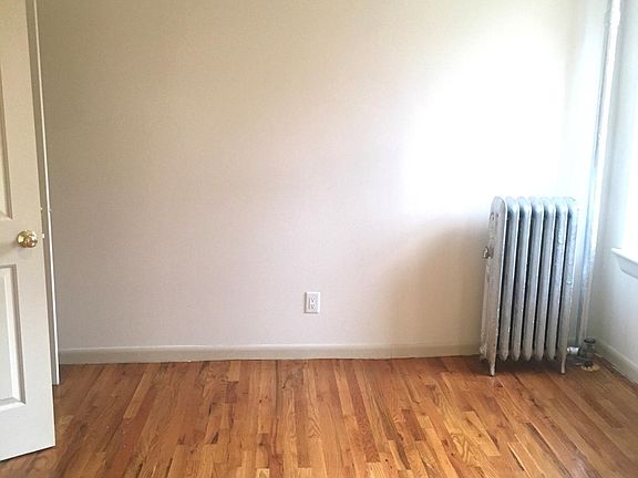3rd image of 2085 Morris Ave APT B11
