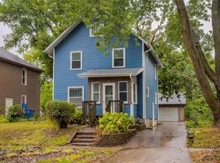 904 40th Pl, Des Moines, IA 50312