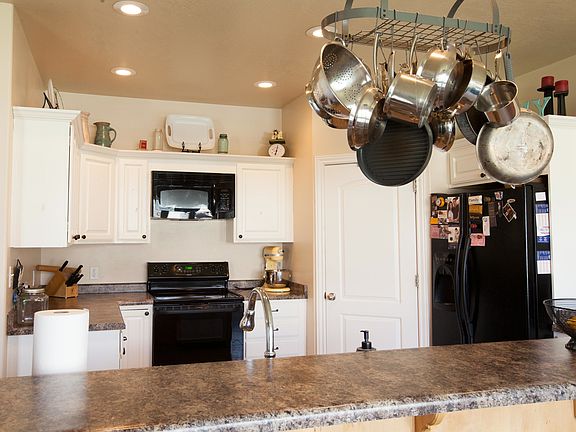 3rd image of 898 W Chukar Cir