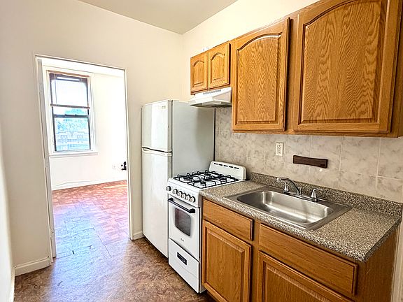 2nd image of 121 Saint Nicholas Ave APT 3D