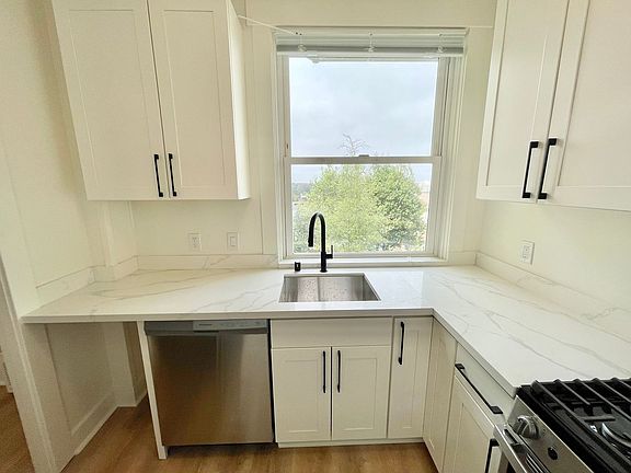 2nd image of 310 Parnassus Ave APT 10