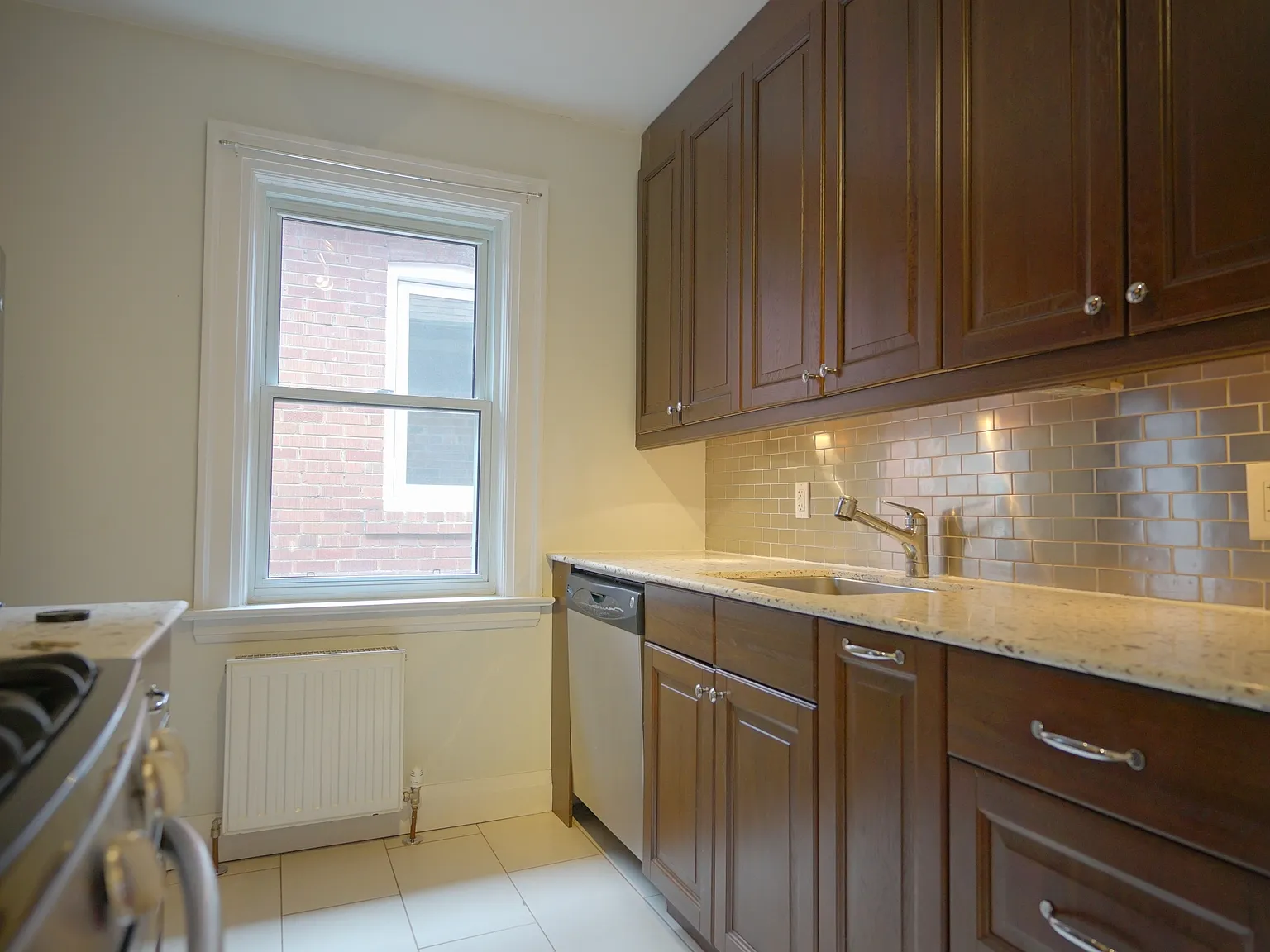 2FL - 1082 Avenue Road — Photo 1