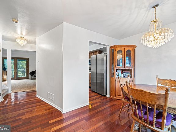 4th image of 621 Hillcrest Ct
