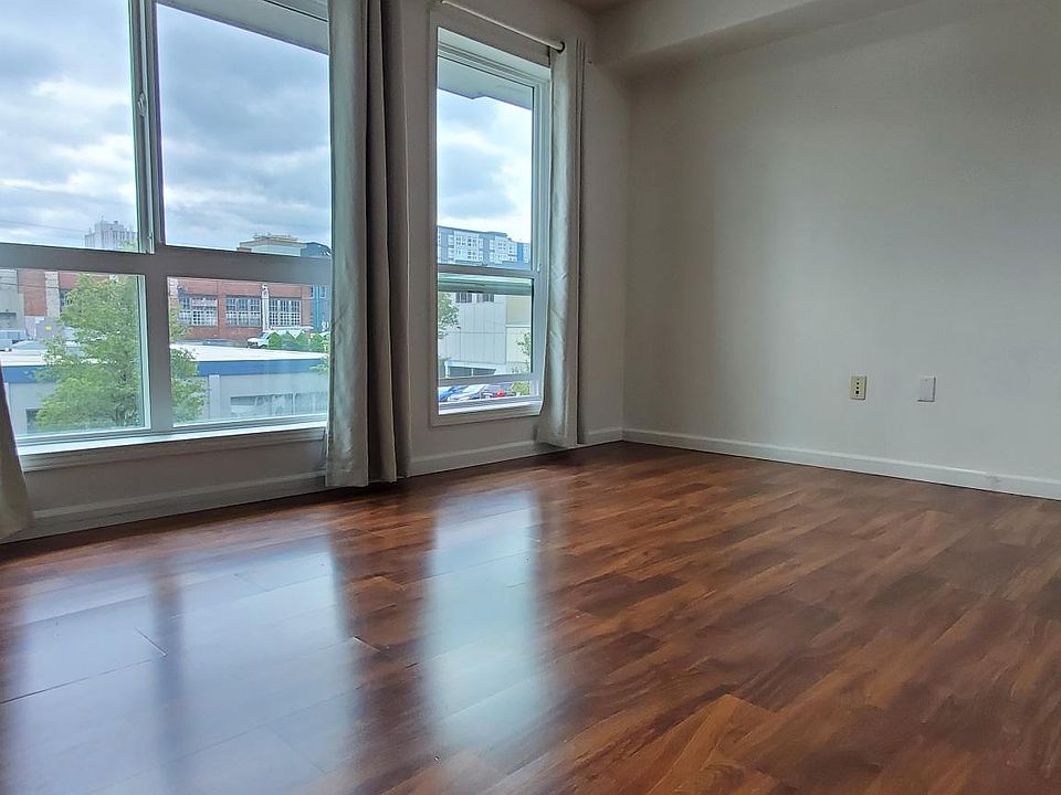 1st image of 2818 Grand Ave