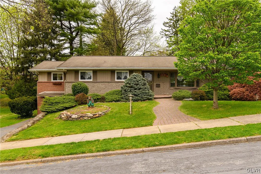 123 S Edward St photo 1