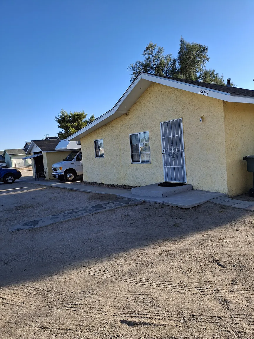 2493 Diamond St photo 1