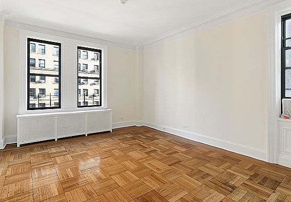 4th image of 260 W 72nd St APT 10B