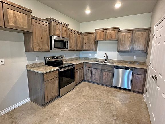 5th image of 214 Leon Ln