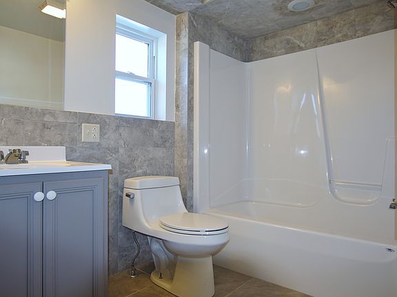 3rd image of 524 N Lincoln Ave #L17