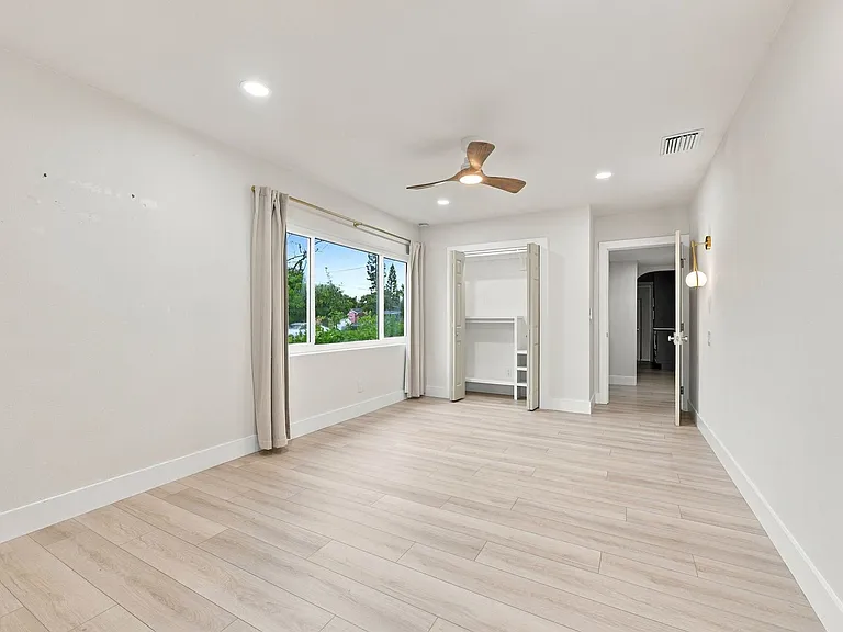 1161 Howard St — Photo 29