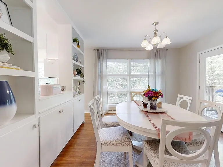 560 Sherwood Dr — Photo 9