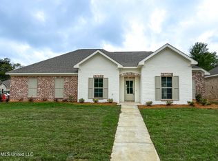 974 Riverside Ln, Pearl, MS 39208