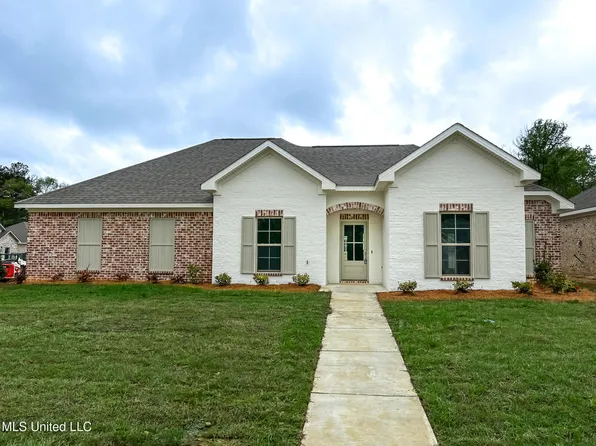 974 Riverside Ln, Pearl, MS 39208