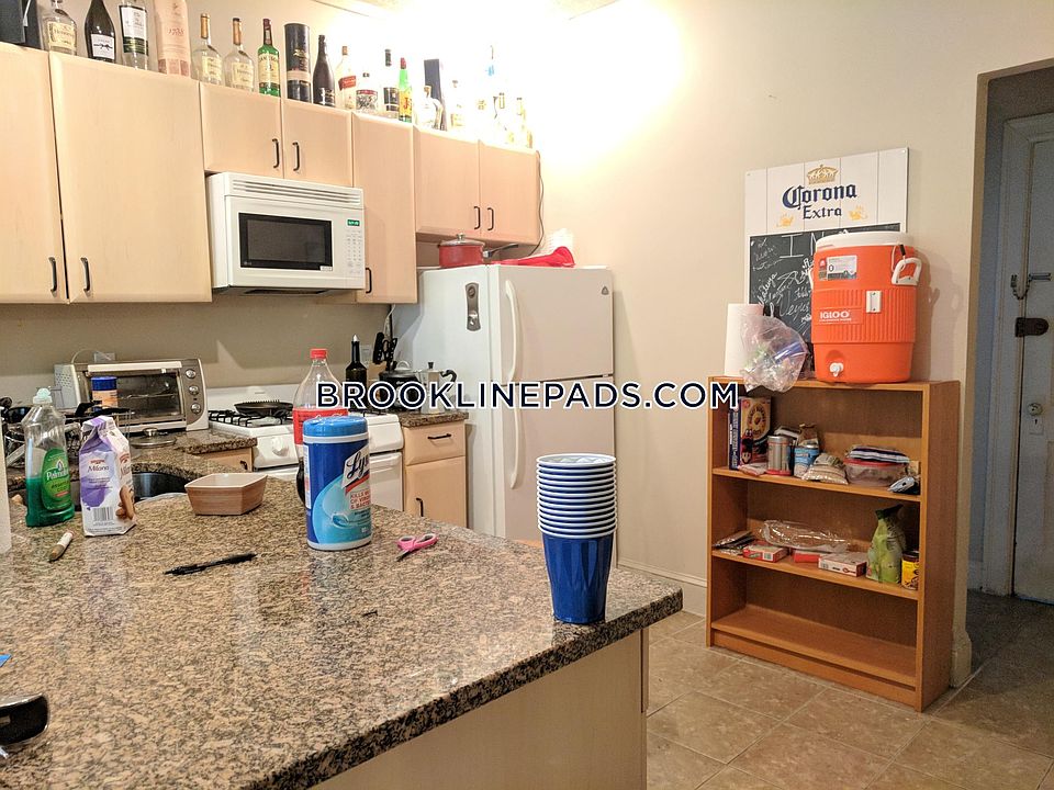 1st image of 61 Thatcher St APT 01A