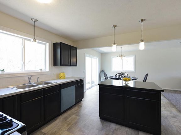 2nd image of 2602 Algen Dr