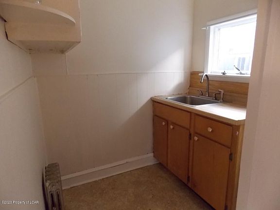 5th image of 24 E Elm St