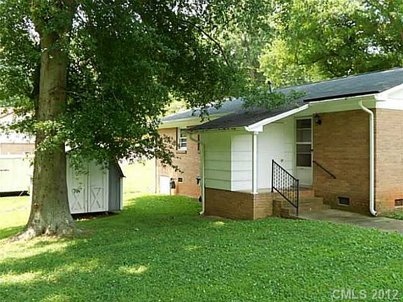 2nd image of 2423 Wendy Ln