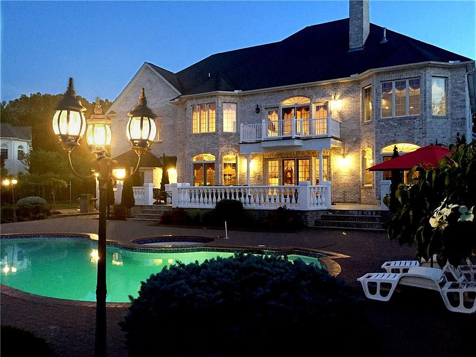 1st image of 8 Alyssa Ln